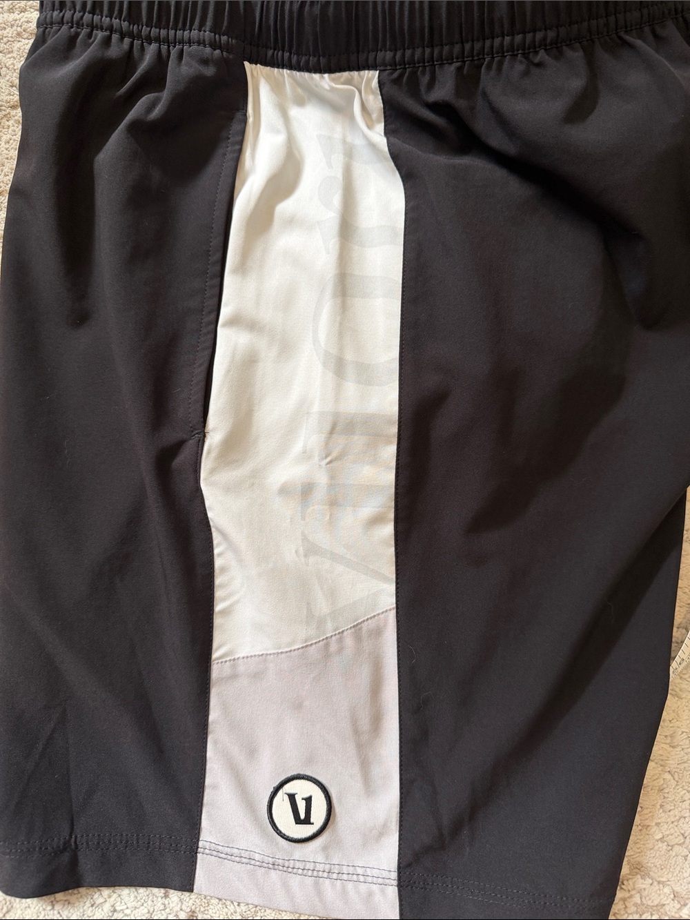 VUORI Kore Shorts Lined Men's Size M Black with White/Gray Side Stripe - Picture 9 of 11